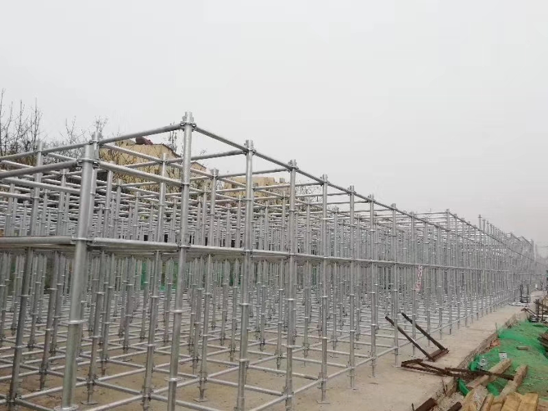 搭建腳手架橫向掃地桿與縱向掃地桿時，怎么設(shè)置好？ (圖1)